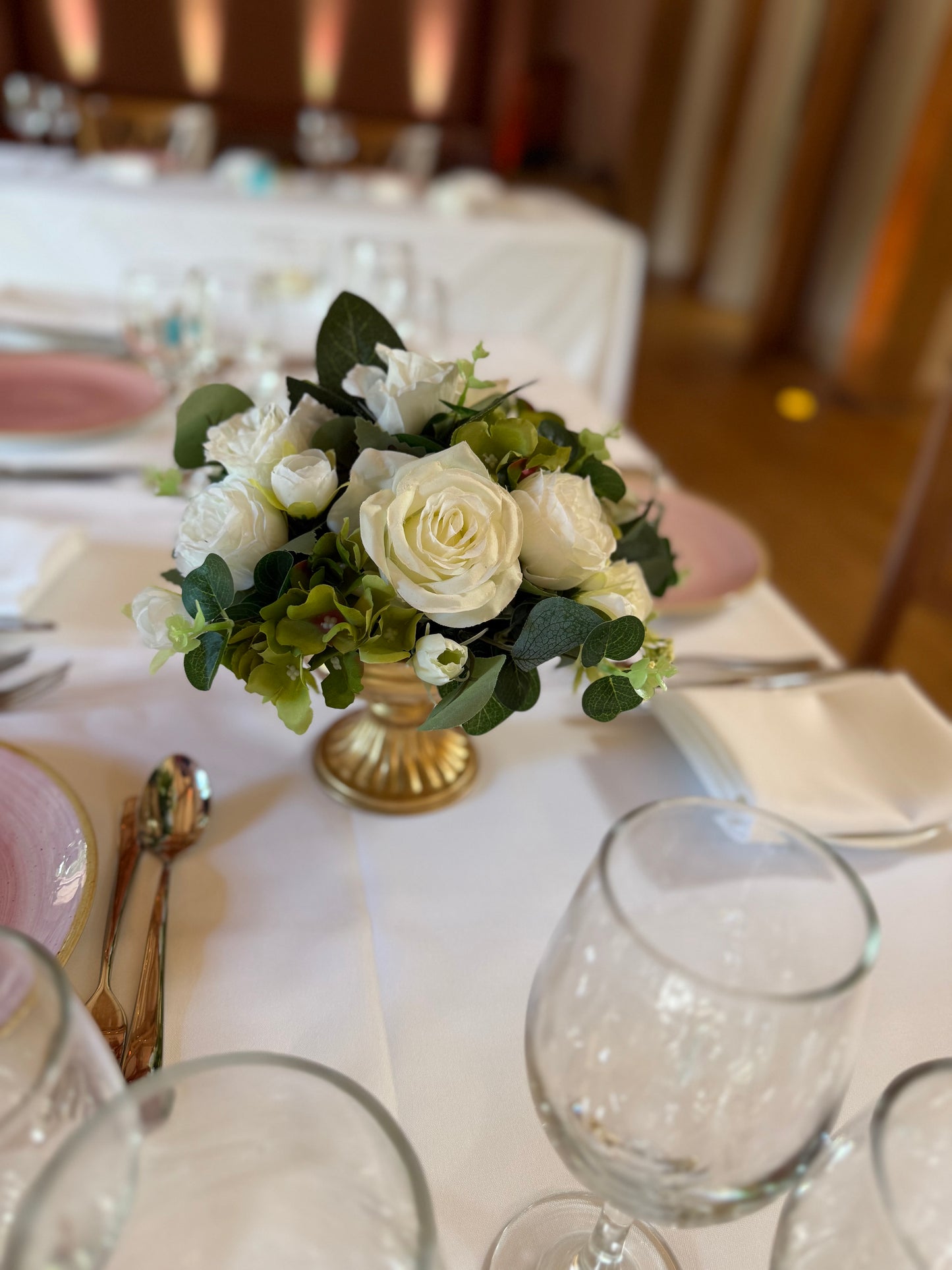 Classic & Timeless - Footed/Urn bowl centrepiece 20cm (TO HIRE)