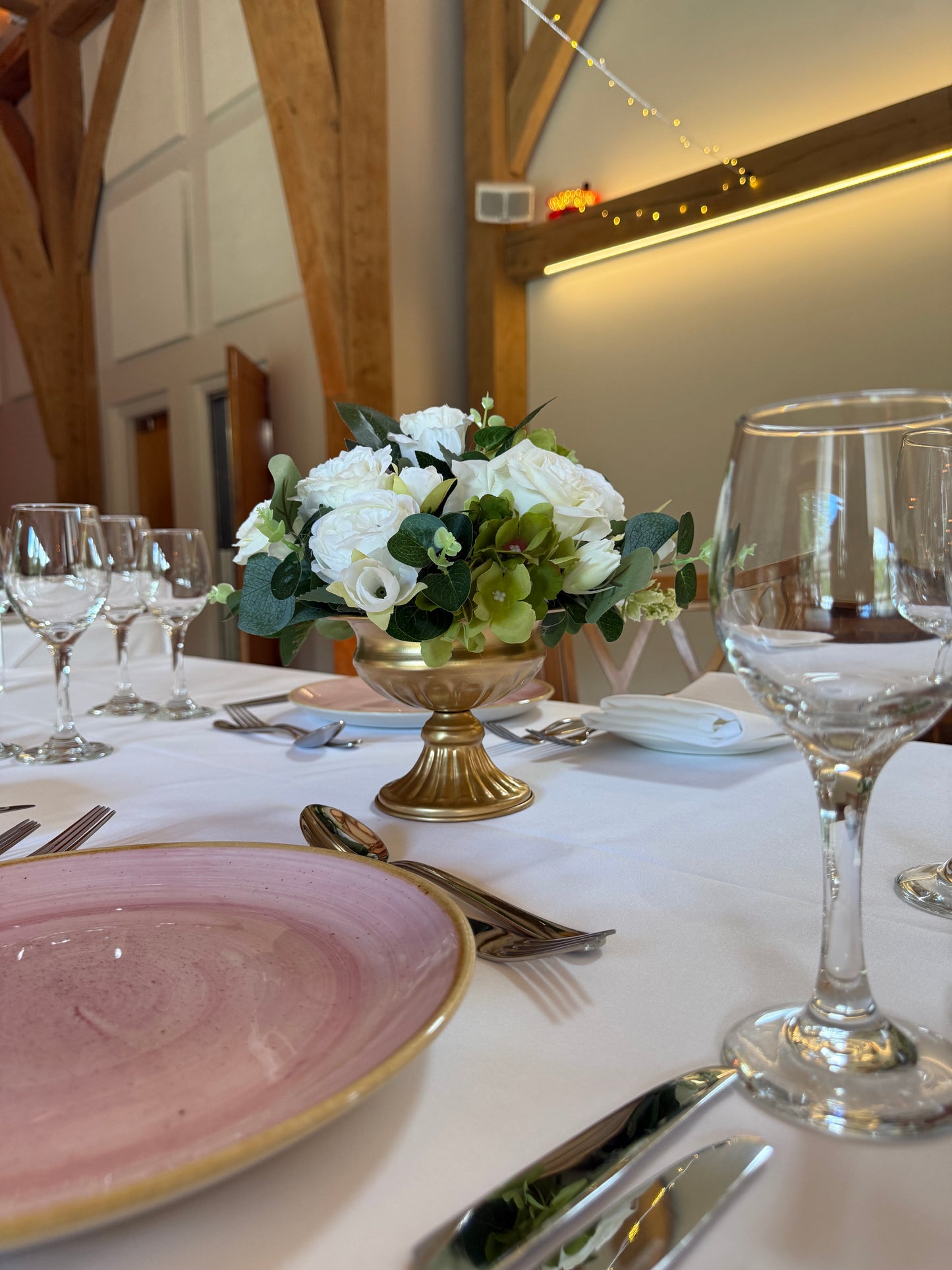 Classic & Timeless - Footed/Urn bowl centrepiece 20cm (TO HIRE)